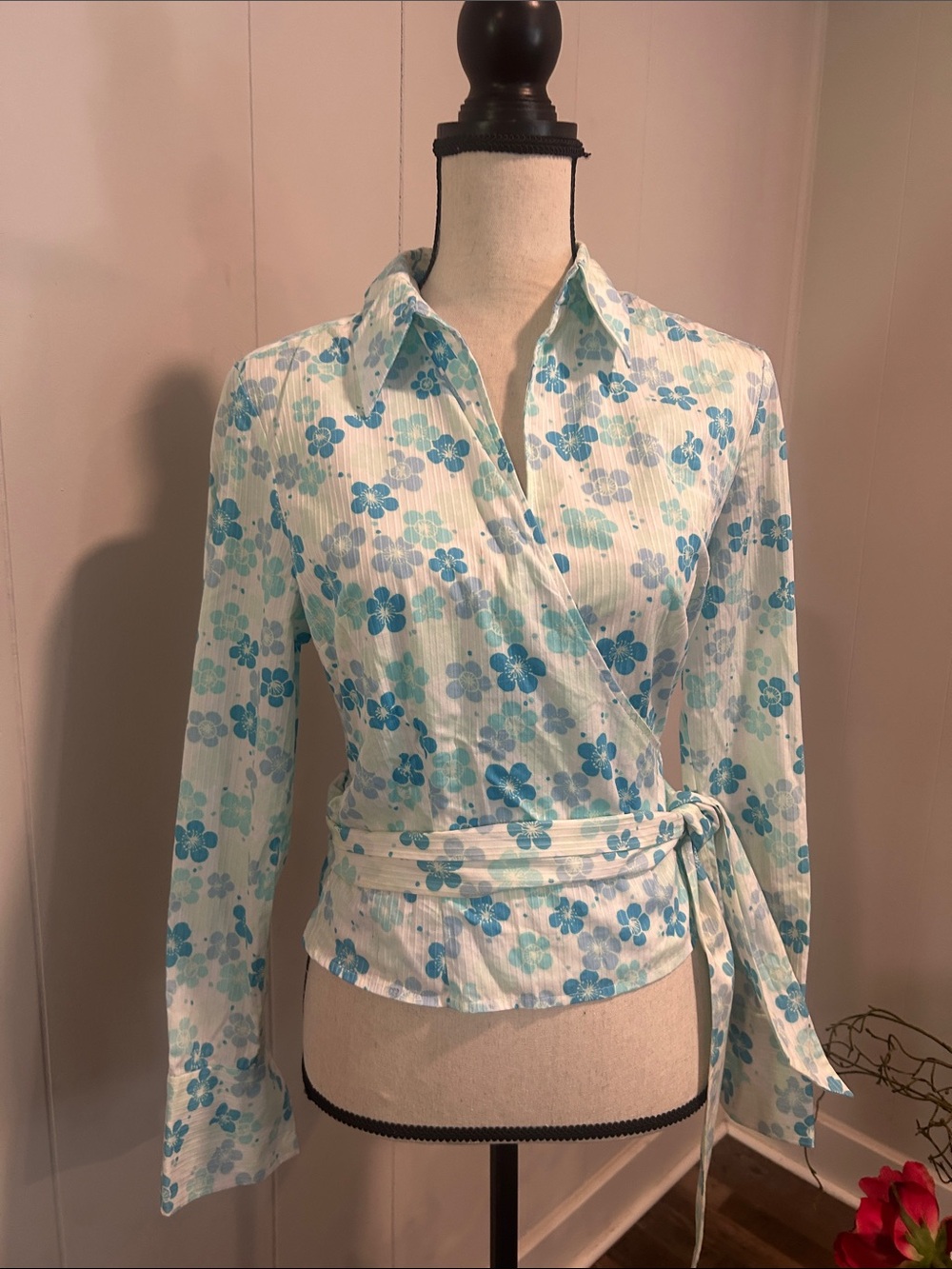 Y2K Express White Wrap Button-Down Shirt with Blue Floral Print